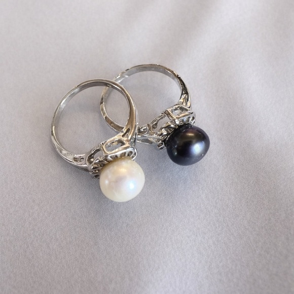 Pearl Ring Set – Classic White & Black Pearl Statement Rings Sizes: 7.5 - Picture 4 of 4